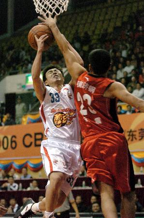 至边线靠近 至边线靠近